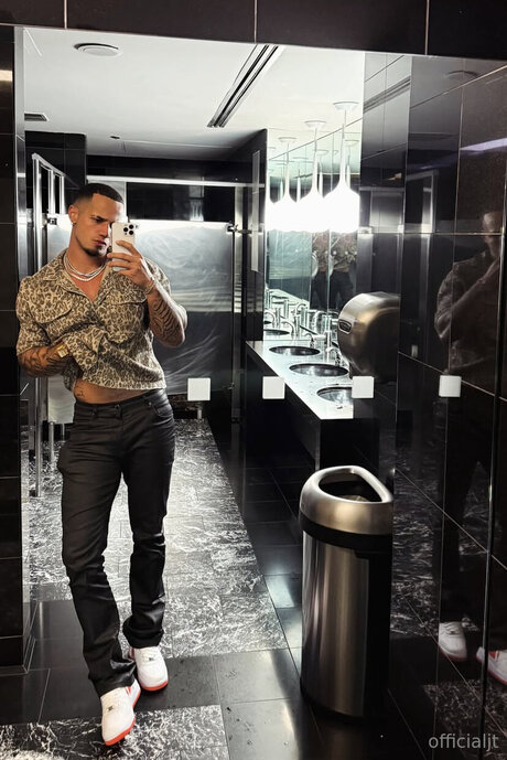 Officialjt nude star photo