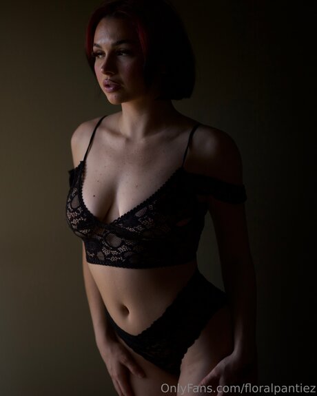 Floralpantiez star sexy pics