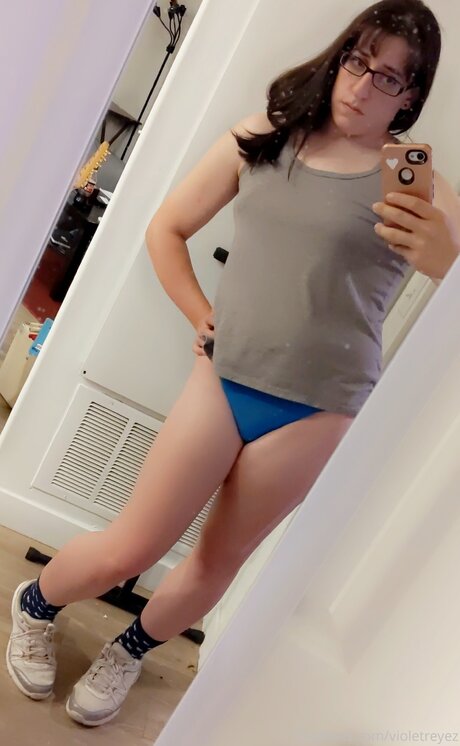 Violetreyez sex model picture