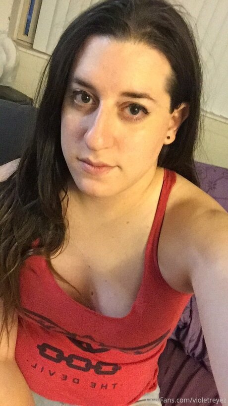 Violetreyez naked model pic