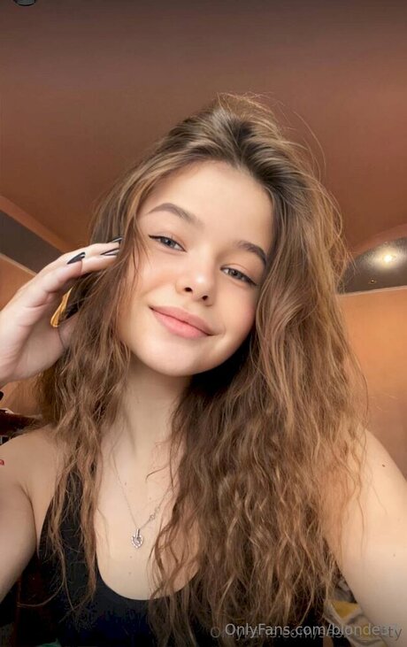 Blonde37 pretty actress gallery