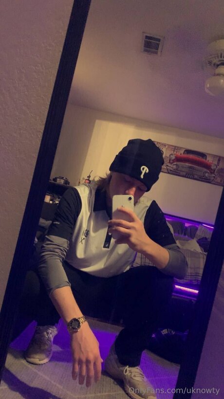 Uknowty nude star pictures