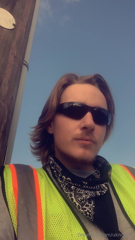 Uknowty pornstar naked img