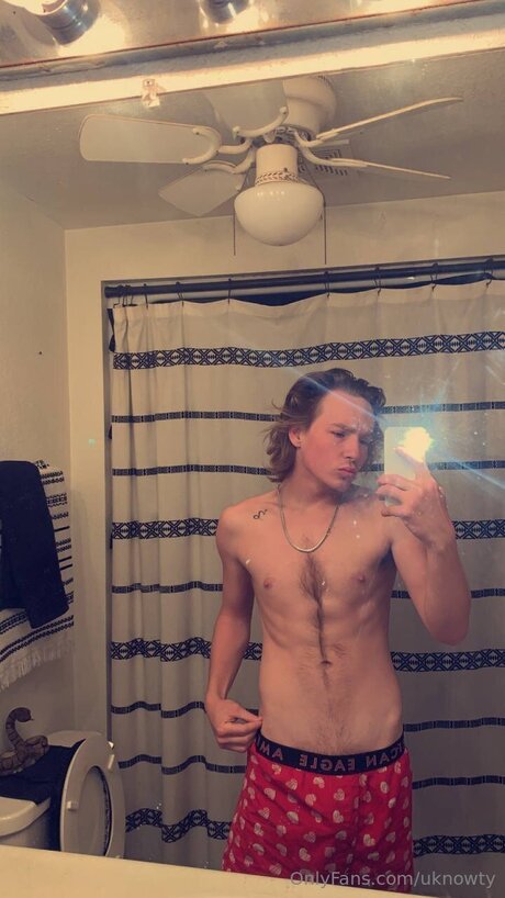 Uknowty art actress image