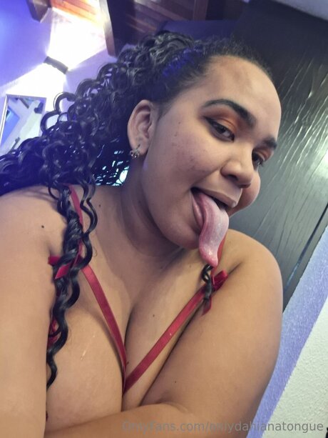 Onlydahianatongue best model photos