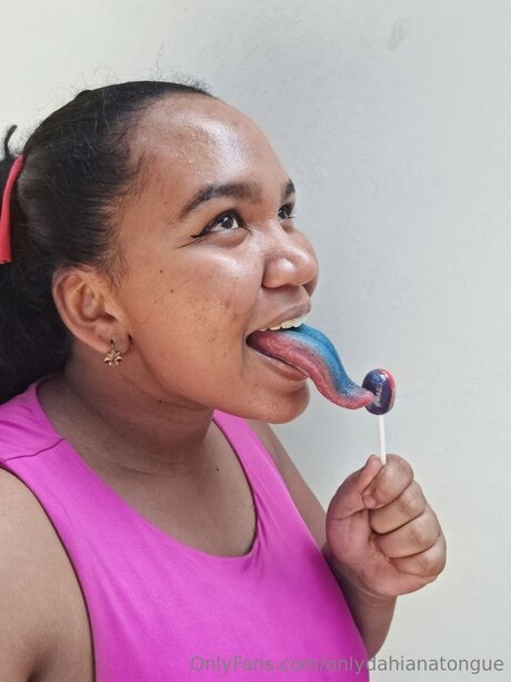 Onlydahianatongue nude model pic