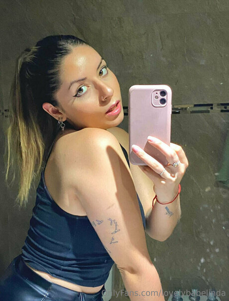 Lovelybabelinda free model photo