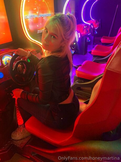 Honeymartina pretty pornstar image