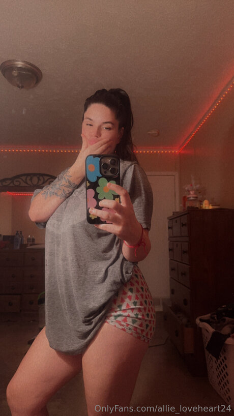 Allie Loveheart24 star free picture