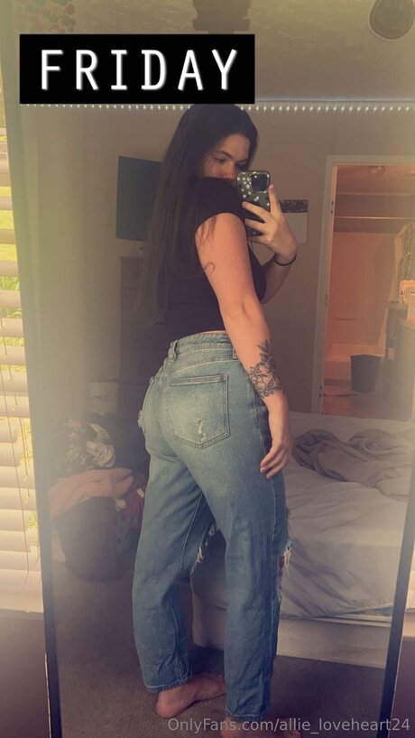 Allie Loveheart24 model pornographic galleries