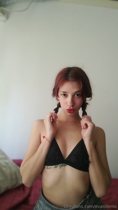 Evasilente hot model image