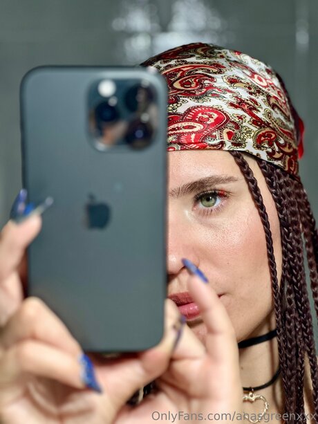 Anasgreenxxx star porn photo