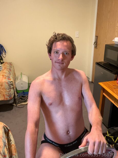 U337568791 model pic