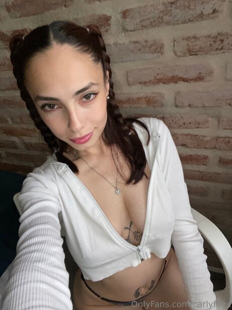 Itscarlaaa model photos