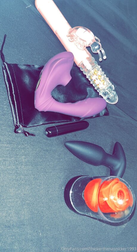 Thickerthenasnicker1993 perfect pornstar pictures