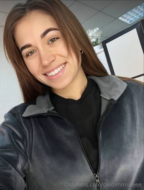 Goldenroseeee nudes star galleries