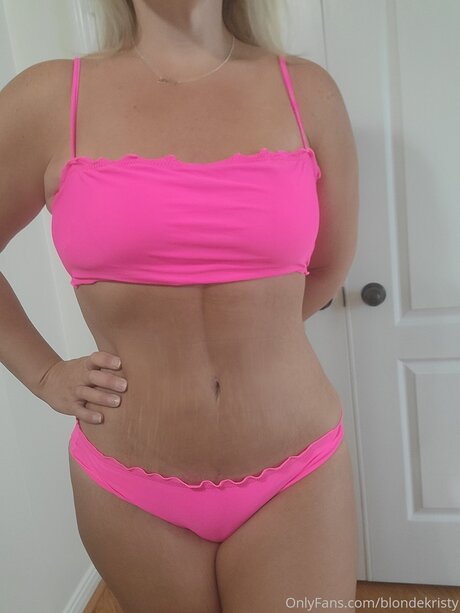 Blondekristy model hot img