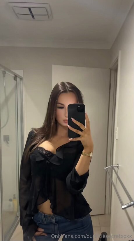 Ourlittlesecretxoxx beautiful model pic