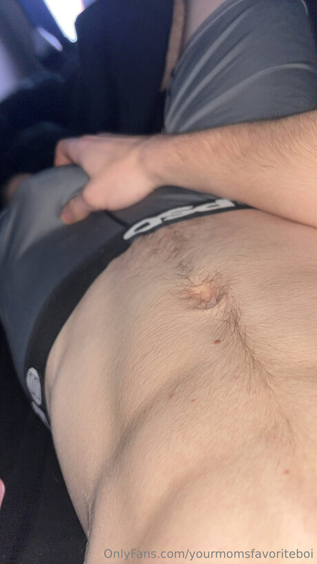 Yourmomsfavoriteboi model sex pictures