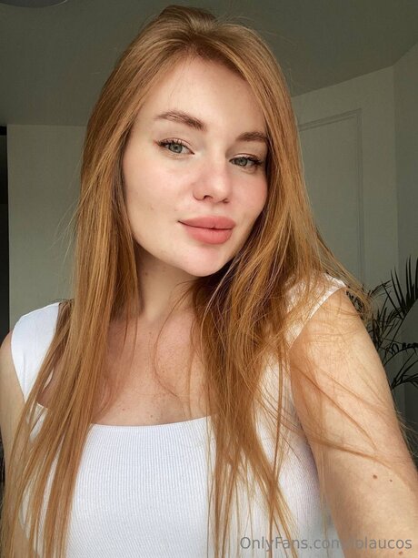 Lolaucos star erotic image