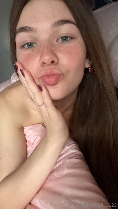 Aliii1123 pornstar adult image