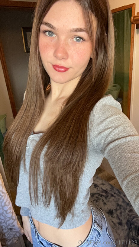 Aliii1123 hot star img