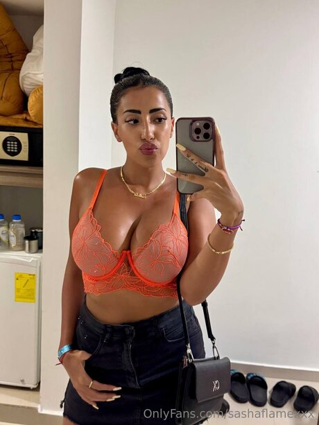 Sashaflamexxx model pornographic images