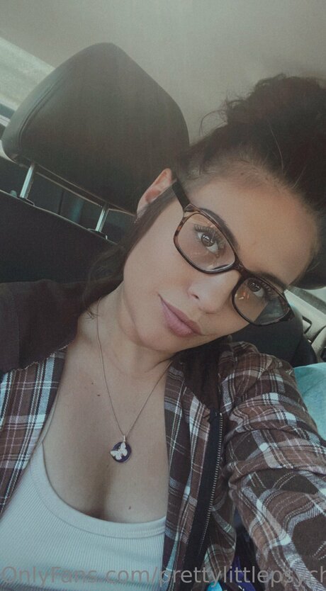 Prettylittlepsychoxoxo top actress img