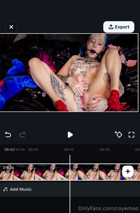 Coyemoo nude pornstar image