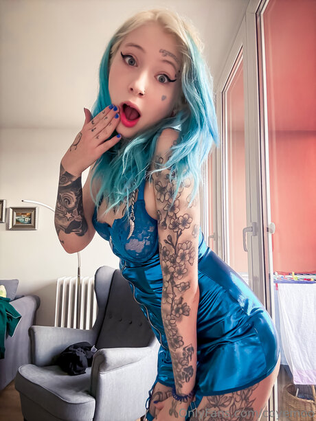 Coyemoo exclusive actress photo