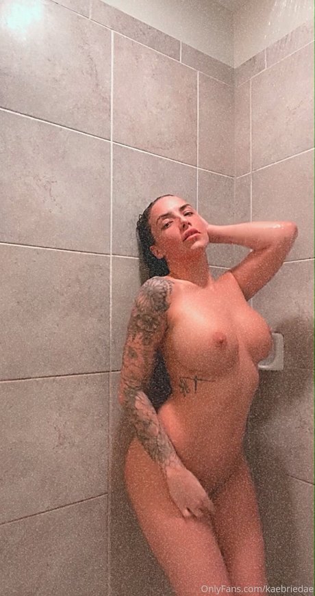 Kaebriedae sexy actress pics