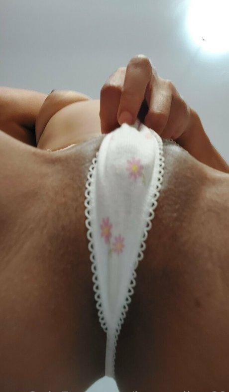 Wet Lucy Baby nude pornstar img