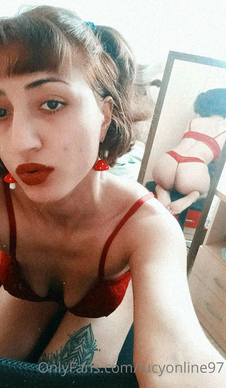 Wet Lucy Baby hd pornstar pics