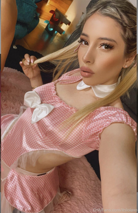 itslolaxo exclusive model pic