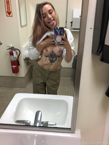 Lil Hipppie erotic pornstar image