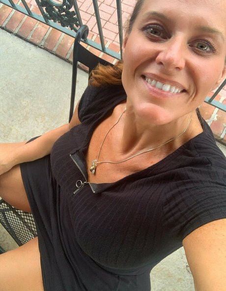 HoneyBeeZone model free pic