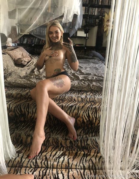 Nikky French high quality pornstar pic