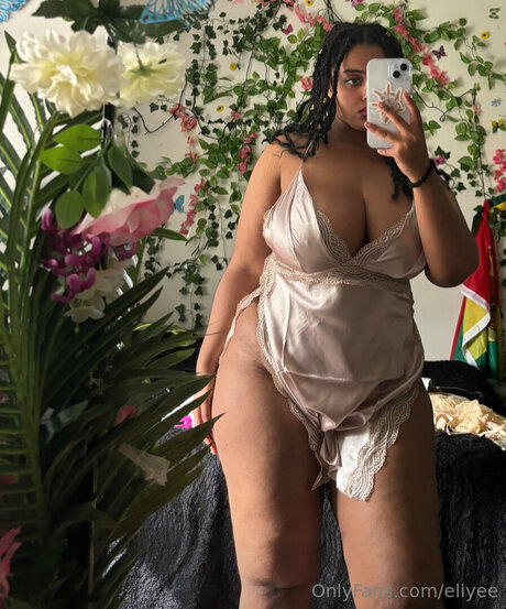 Eliyee sexy model image