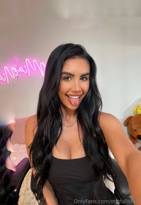 Miafallsfree model hot picture