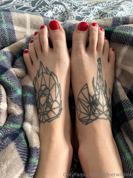 Redfeetwildink model nude pic