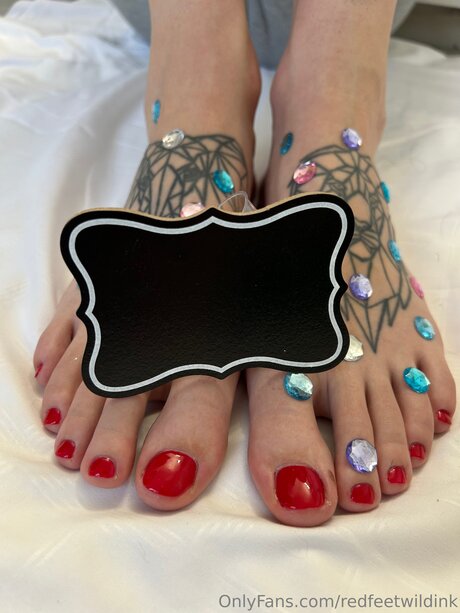 Redfeetwildink star naked pic