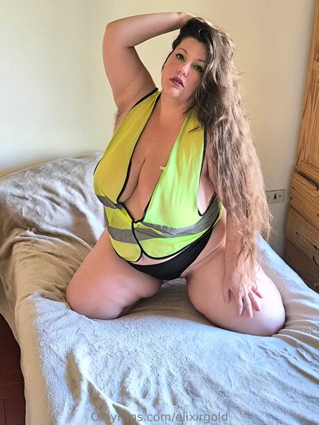 Elixirgold exclusive model picture