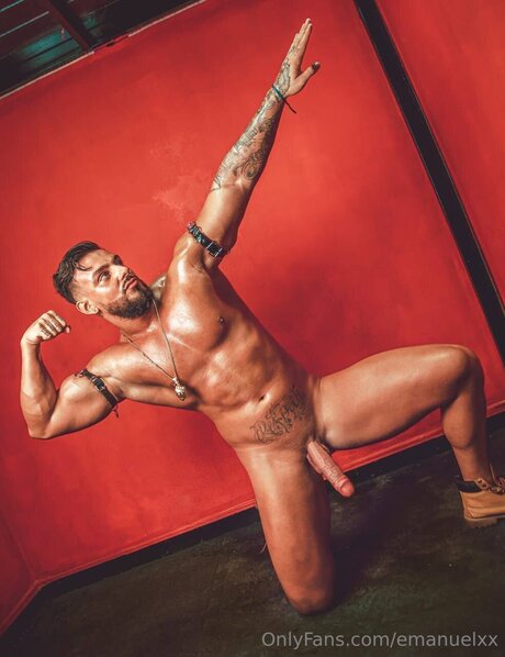 Emanuelxx erotic model picture