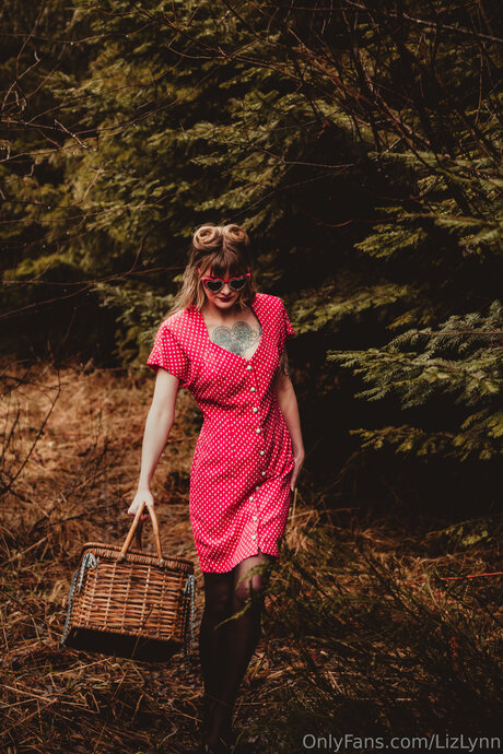 Lizlynn naked star photo