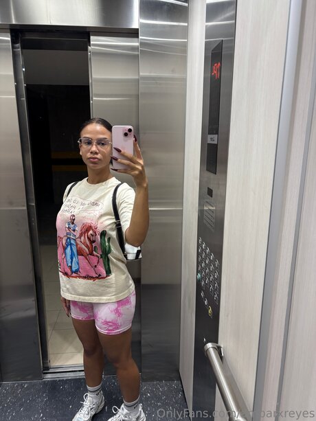 Ambarxreyes model best picture