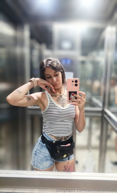 Aastasiabluee star exclusive photo