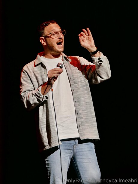 Theycallmeahri art star gallery