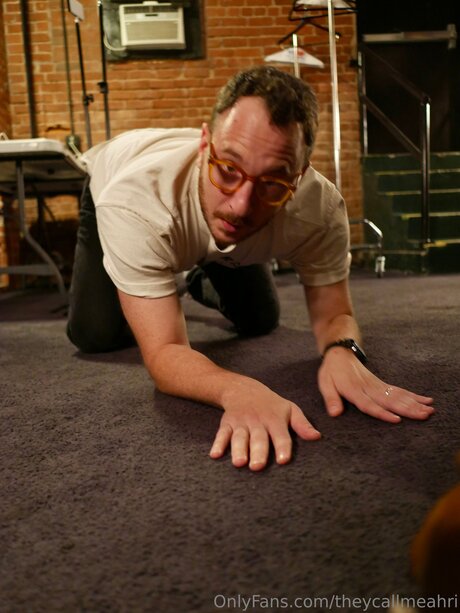 Theycallmeahri star pornographic picture