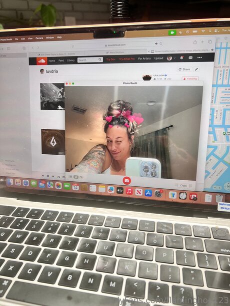 Flaminghoe123 sex model archive