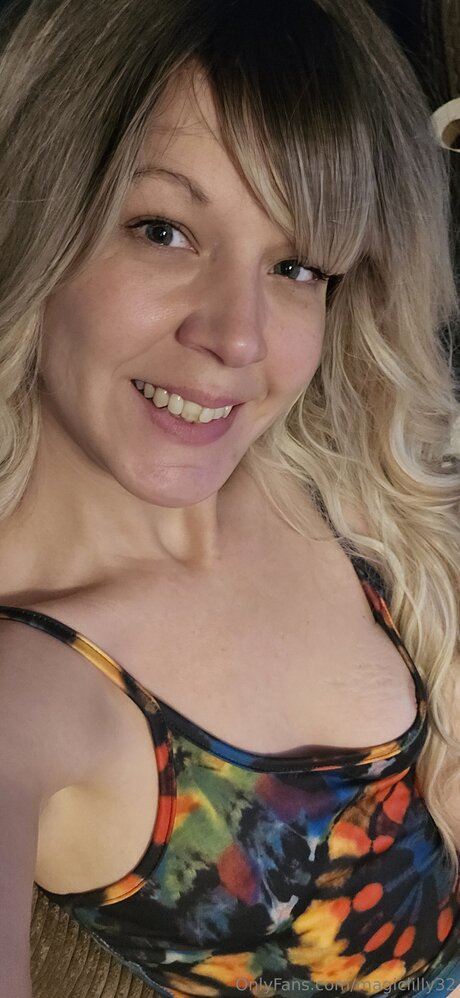 Magiclilly32 nudes star img